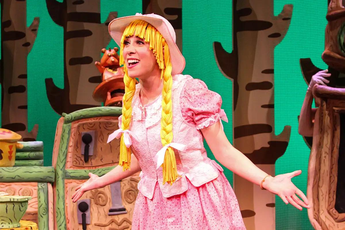 Woman acting as Goldilocks in Ricitos and the Three Bears at Wolf Trap