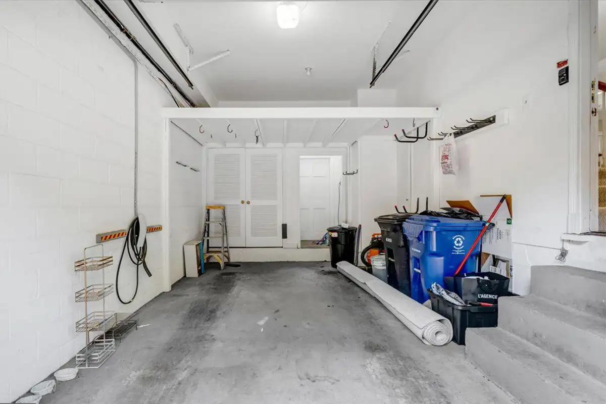 Private one car garage
