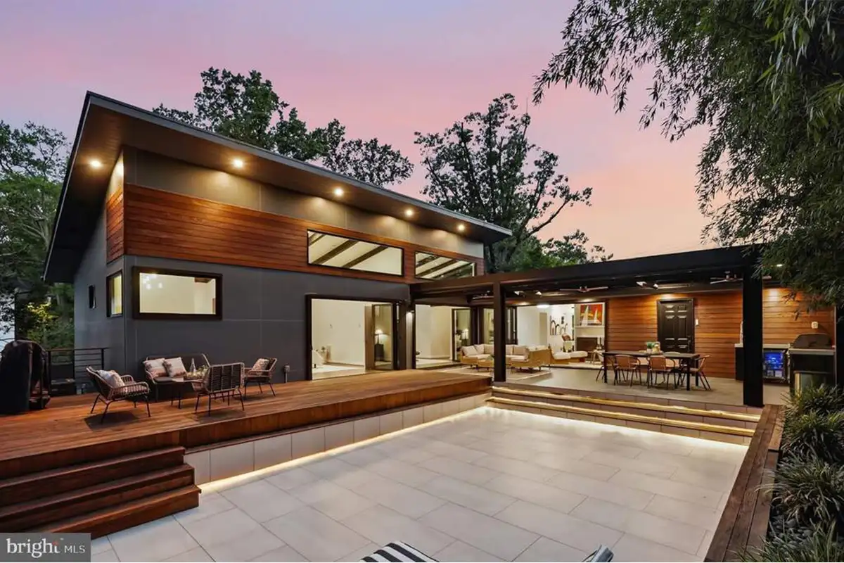 Exterior of 3011 Cedar Hill Rd., Falls Church