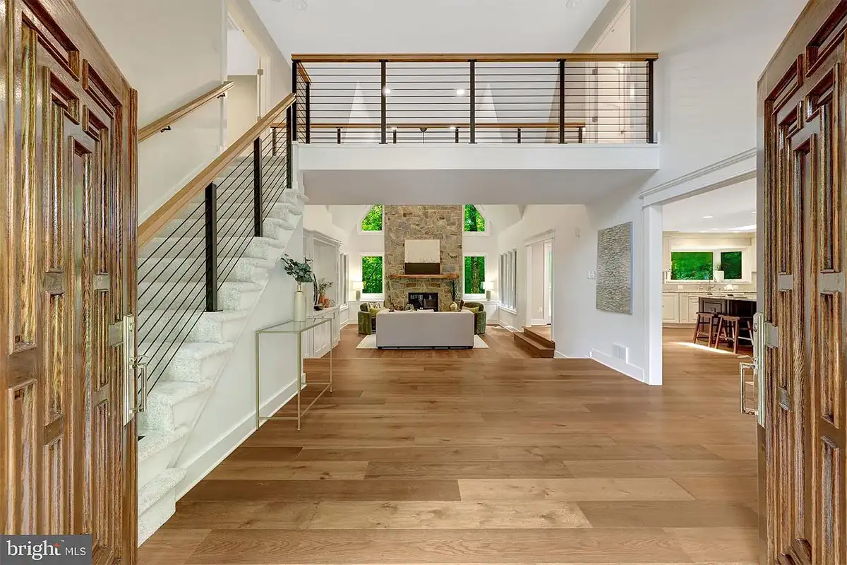 Two-story foyer