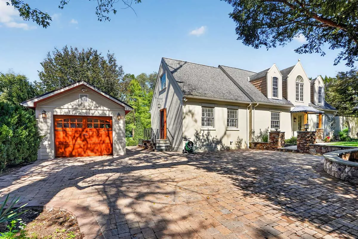9016 John S. Mosby Hwy., Upperville exterior