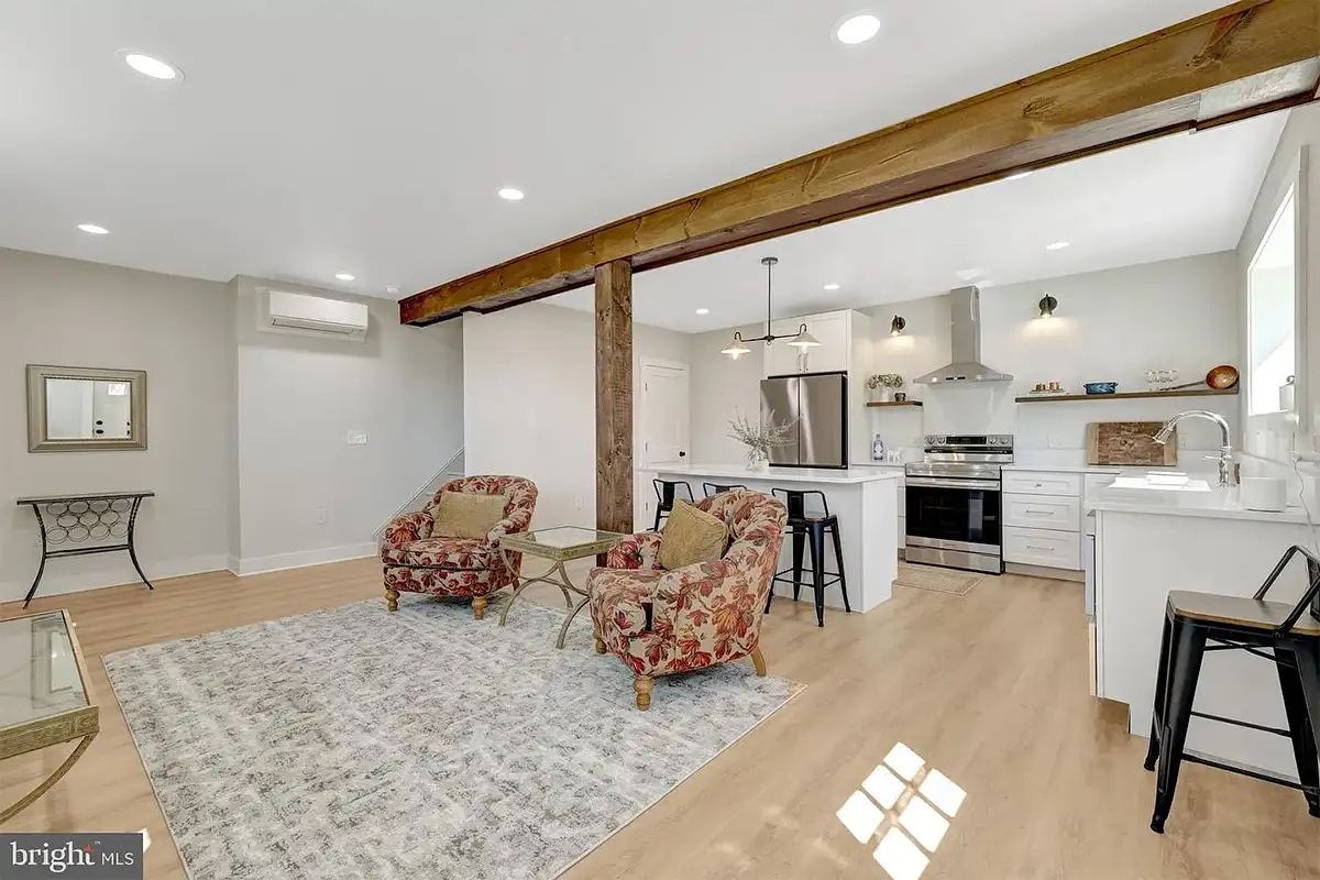 Carriage house