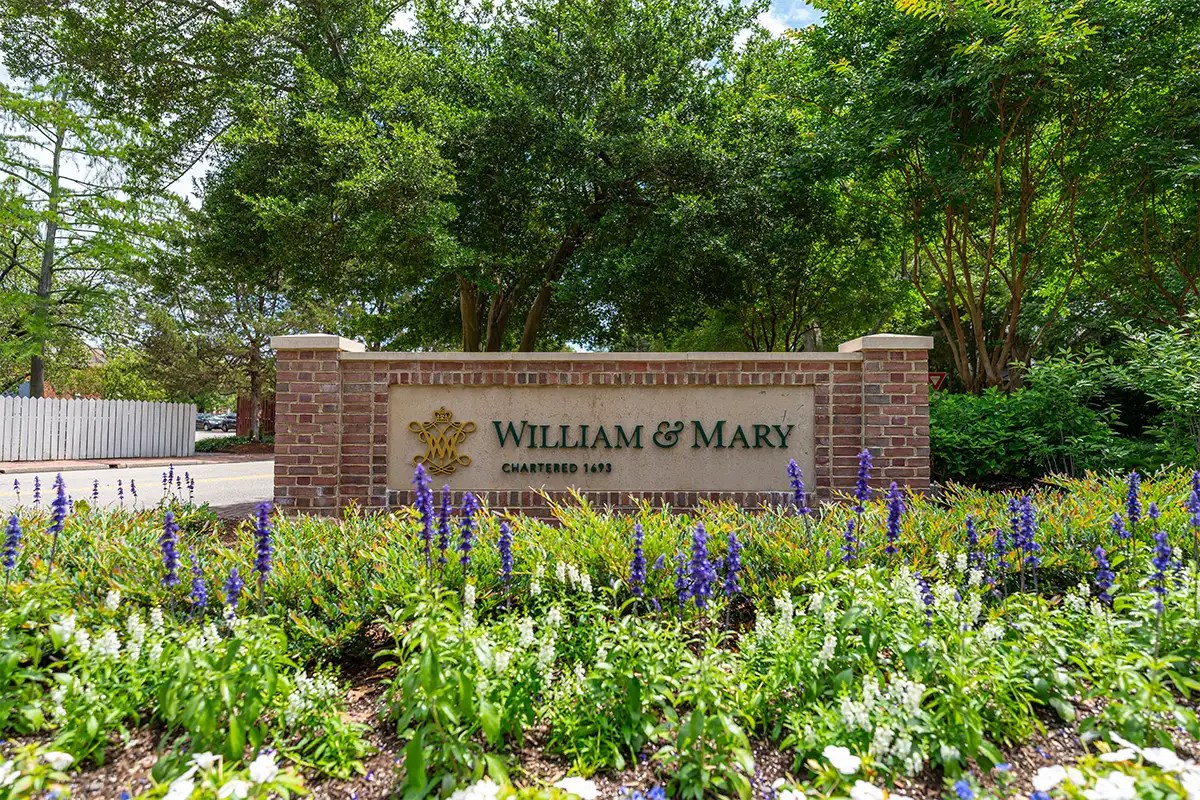 A brick sign on the William & Mary College campus
