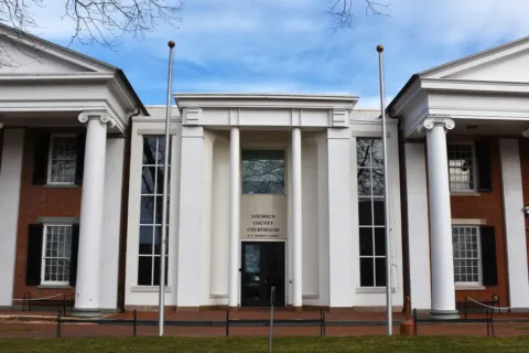 an exterior view of the Loudoun County, VA courthouse