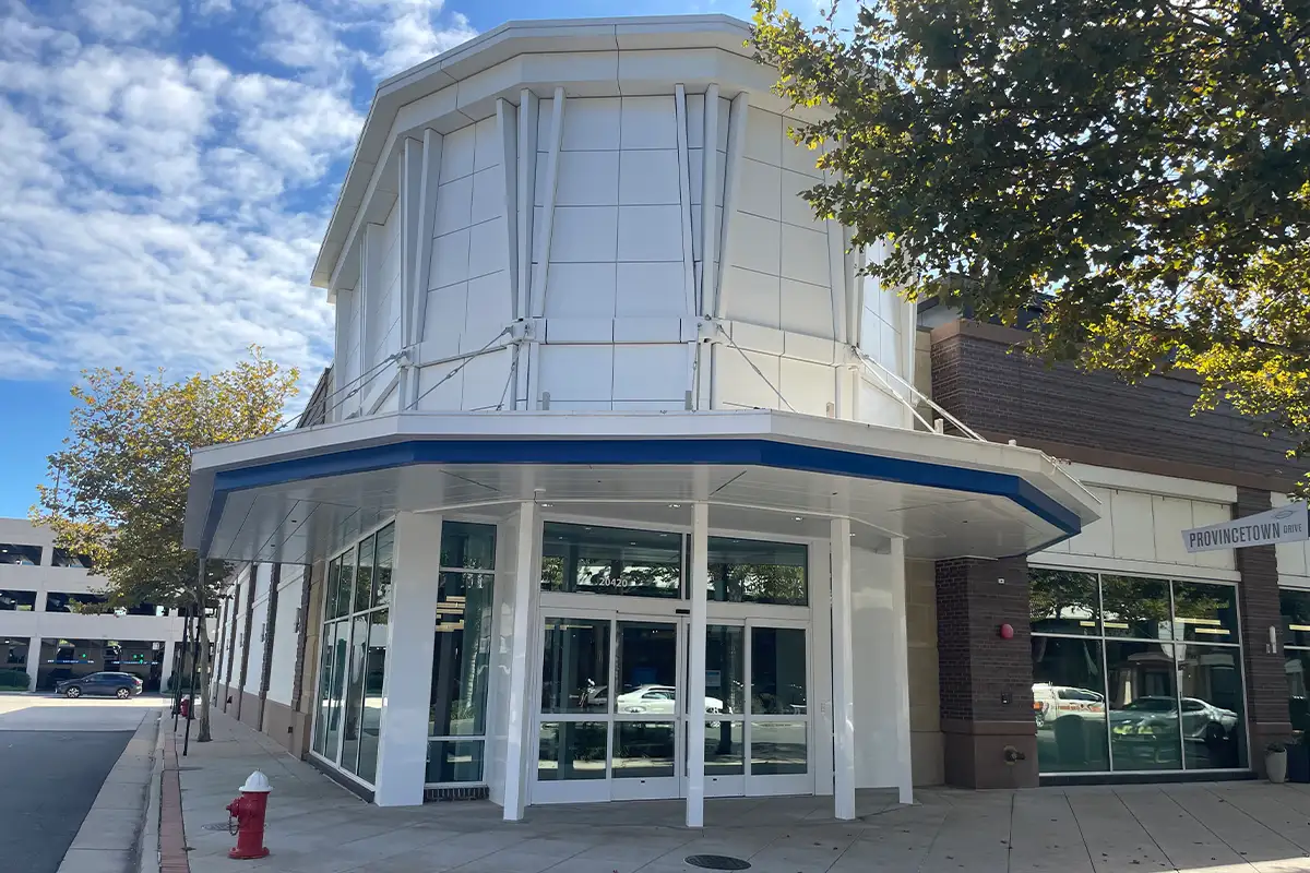 Image of corner end facing out retail store in One Loudoun shopping plaza