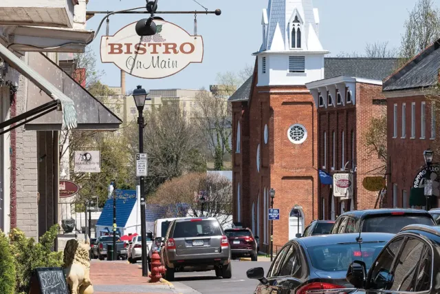 cars and buildings in downtown Lexington, Virginia